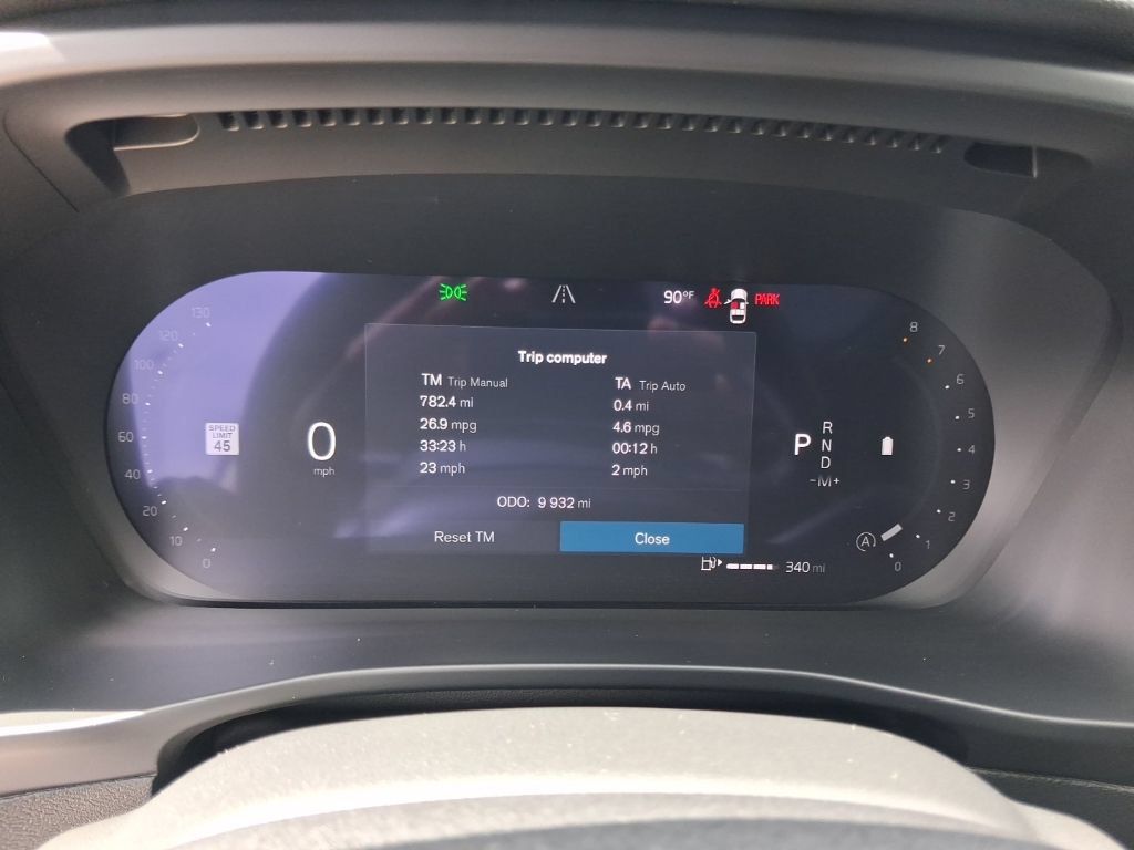 Certified 2025 Volvo XC40 B5 Ultra w/ Protection Package AWD/4WD image 18