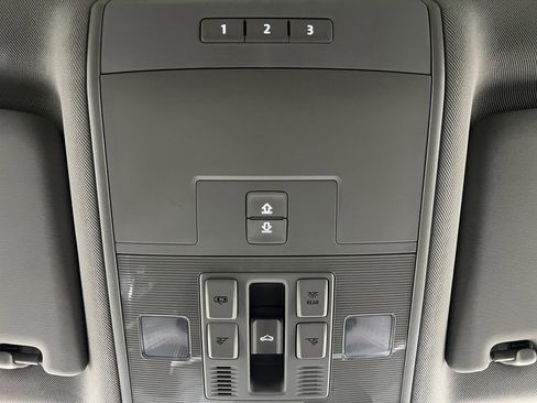 Used 2018 Volkswagen Atlas SEL Premium image 39