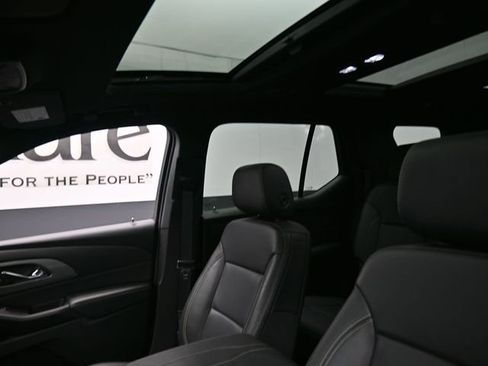 Used 2023 Chevrolet Traverse LT w/ LT Premium Package image 17