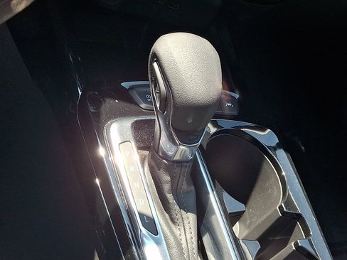 Used 2025 Chevrolet Trax LT FWD image 27