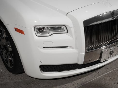 Used 2015 Rolls-Royce Ghost RWD image 15