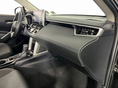 Used 2022 Toyota Corolla Cross XLE w/ Convenience Package image 32