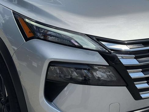 Used 2024 Nissan Rogue SV AWD/4WD image 10