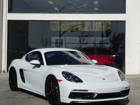 Used 2018 Porsche 718 Cayman GTS image 9