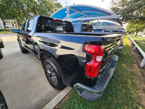 Used 2024 Chevrolet Silverado 1500 LT w/ Z71 Off-Road Package AWD/4WD image 4