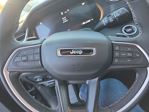 New 2025 Jeep Grand Cherokee Altitude image 10