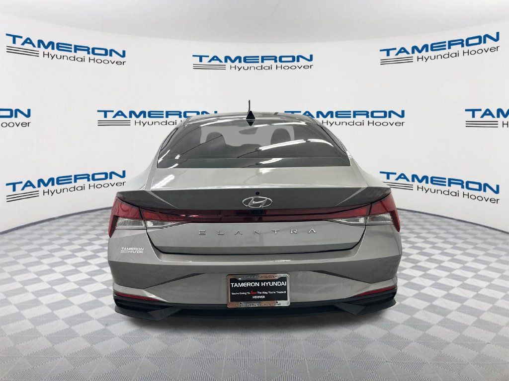 Used 2023 Hyundai Elantra SEL w/ Convenience Package FWD image 4