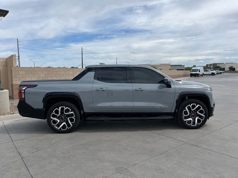 Used 2025 Chevrolet Silverado EV RST image 3