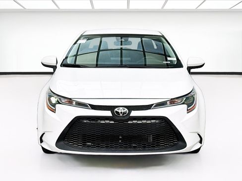 Used 2022 Toyota Corolla LE FWD image 2