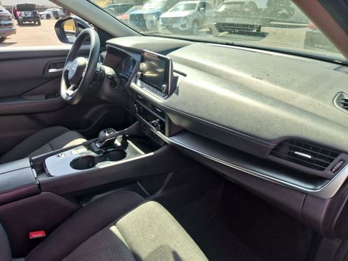 Used 2024 Nissan Rogue SV FWD image 17