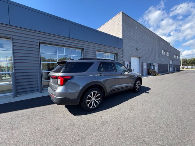 Used 2025 Ford Explorer ST-Line AWD/4WD image 4