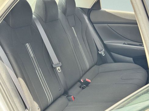 Used 2022 Hyundai Elantra SEL w/ Preferred Accessory Package FWD image 30