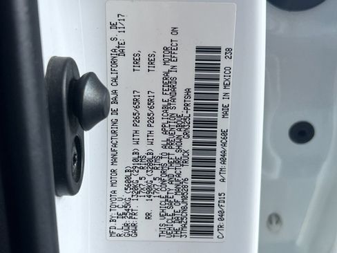 Used 2018 Toyota Tacoma TRD Sport w/ Technology Package RWD image 28