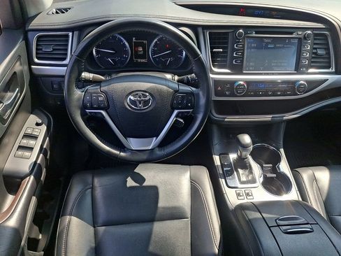 Used 2019 Toyota Highlander XLE w/ Protection Package #3 AWD/4WD image 12