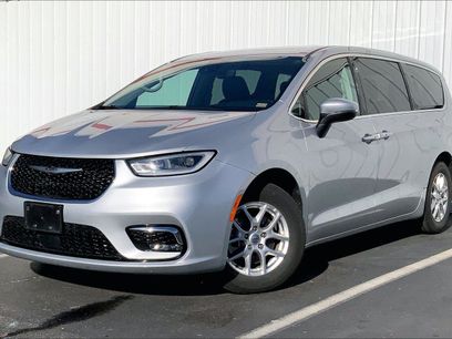 Used 2023 Chrysler Pacifica Touring-L