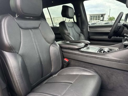Used 2023 Jeep Wagoneer Series II w/ Flexible Seating Group AWD/4WD image 12