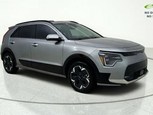 Used 2024 Kia Niro Wave w/ Wave Preserve Package FWD image 3
