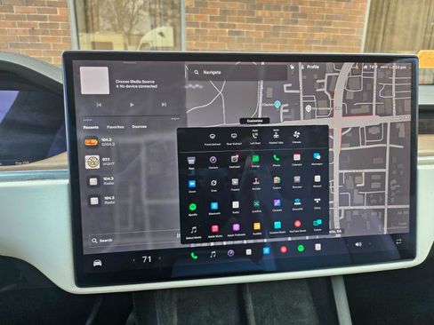 Used 2022 Tesla Model X image 43