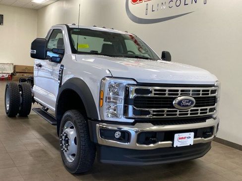 New 2026 Ford F450 XL w/ XL Chrome Package image 2