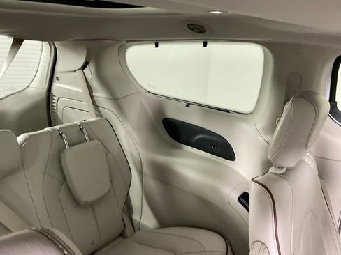 Used 2020 Chrysler Pacifica Limited FWD image 24