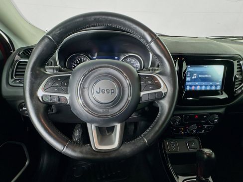 Used 2019 Jeep Compass Latitude FWD image 11