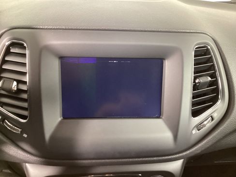 Used 2019 Jeep Compass Latitude image 19