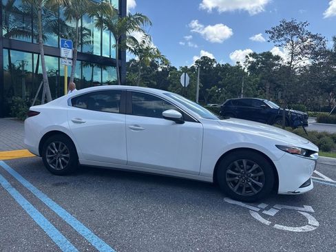 Used 2020 MAZDA MAZDA3 Sedan FWD image 3