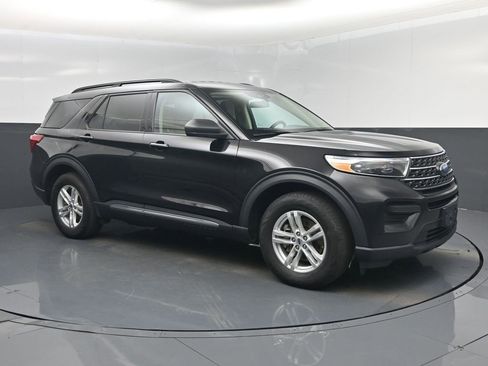 Used 2022 Ford Explorer XLT image 1