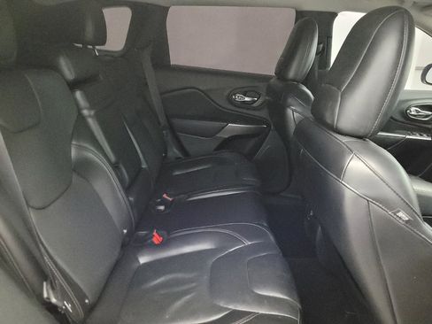 Used 2019 Jeep Cherokee Limited FWD image 19