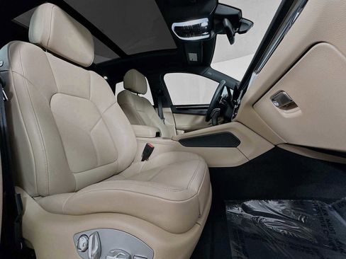 Used 2025 Porsche Macan image 29