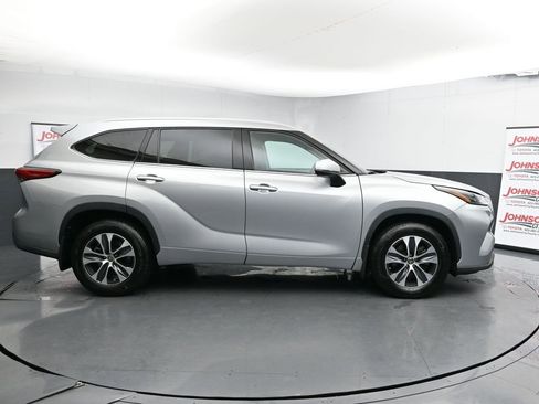 Used 2022 Toyota Highlander XLE image 9