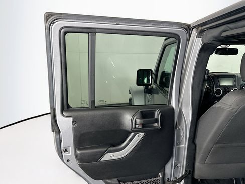 Used 2016 Jeep Wrangler Unlimited Sahara w/ Connectivity Group image 22