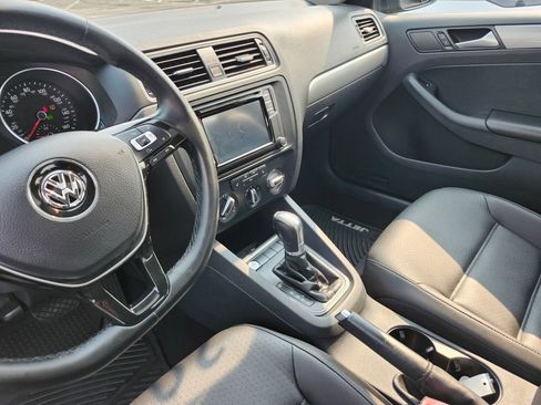 Used 2017 Volkswagen Jetta SE FWD image 7