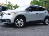 Used 2020 Nissan Kicks S image 2