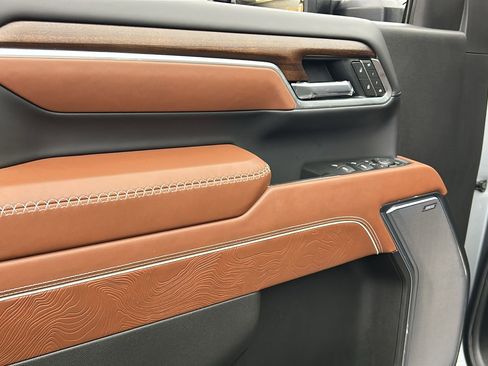 Used 2025 GMC Sierra 3500 Denali Ultimate image 21