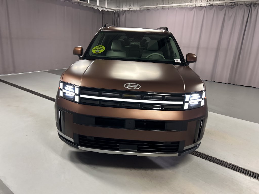 Used 2025 Hyundai Santa Fe Limited FWD image 2