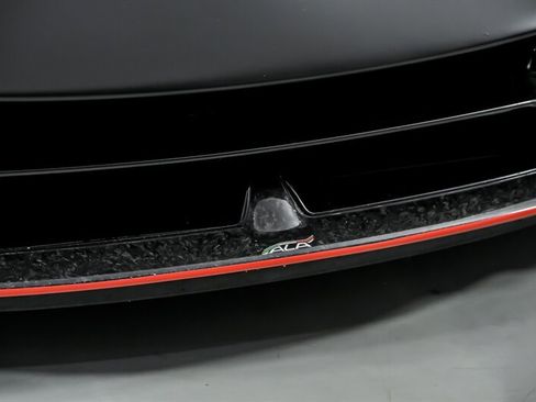 Used 2018 Lamborghini Huracan Performante AWD/4WD image 5