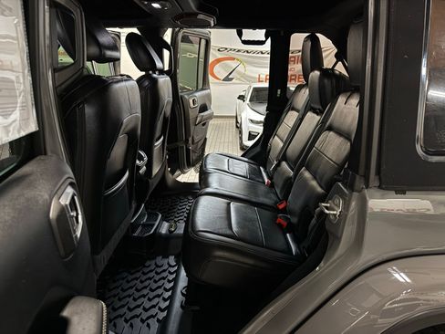Used 2018 Jeep Wrangler Unlimited Sahara image 31