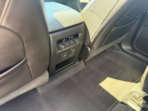 Used 2020 Chevrolet Traverse LT w/ LT Premium Package AWD/4WD image 16