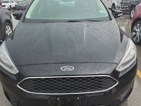 Used 2017 Ford Focus SE FWD image 3