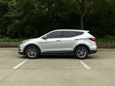 Used 2017 Hyundai Santa Fe Sport FWD image 6
