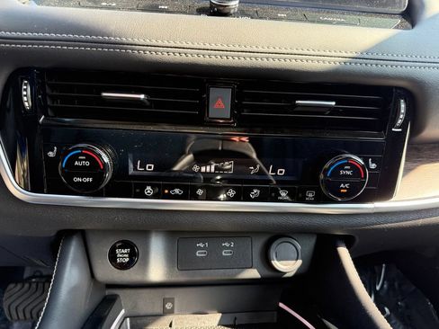 Used 2025 Nissan Rogue Platinum AWD/4WD image 15