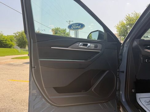Used 2025 Ford Explorer ST AWD/4WD image 16