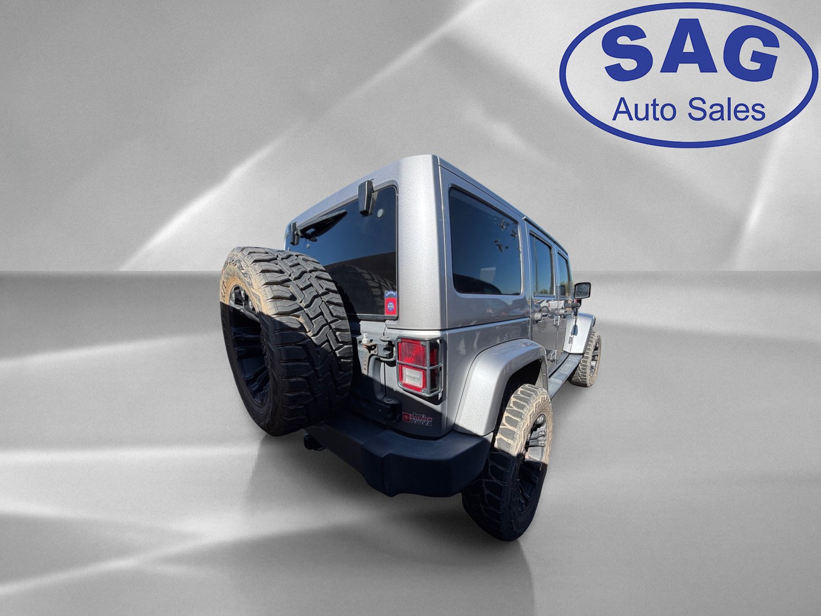 Used 2017 Jeep Wrangler Unlimited Sahara w/ Max Tow Package AWD/4WD image 3