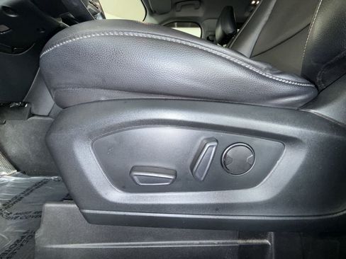 Used 2020 Ford Explorer XLT w/ Equipment Group 202A AWD/4WD image 14
