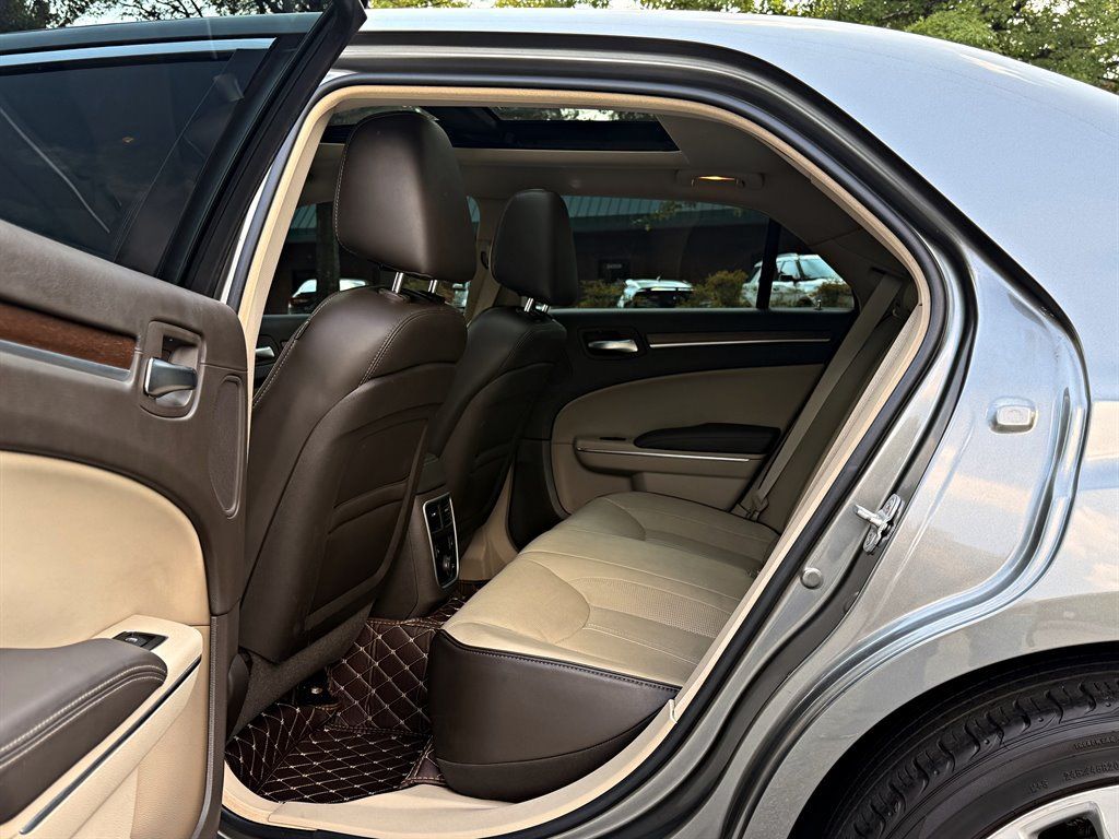 Used 2012 Chrysler 300 C Luxury Series w/ 19-Premium Speaker Group RWD image 10