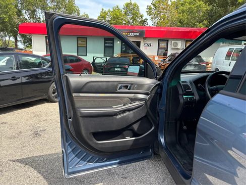 Used 2018 Ford Explorer XLT w/ Equipment Group 202A FWD image 21