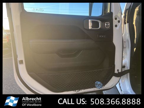 Used 2020 Jeep Gladiator Overland image 11