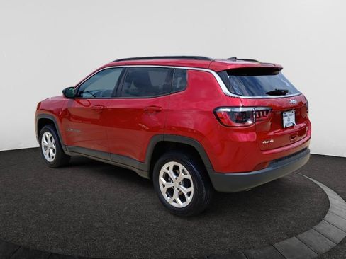 Used 2024 Jeep Compass Latitude AWD/4WD image 5
