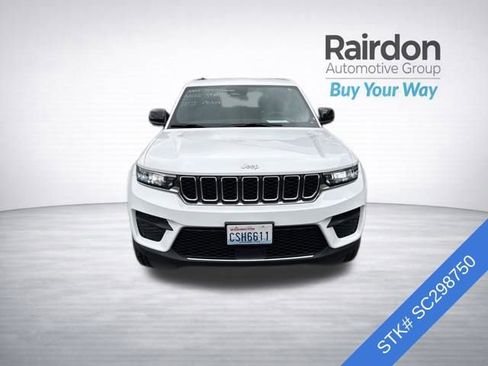 Used 2025 Jeep Grand Cherokee Laredo image 2